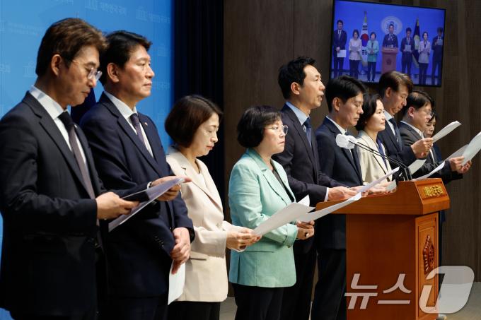 [사진] 현장검증 결과 발표하는 과방위 야당 의원들