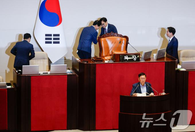 [사진] 우원식·이학영 '필리버스터 사회 교대합니다'