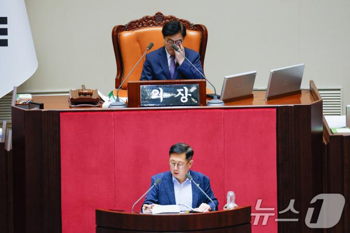 [사진] 우원식 의장 '피곤하네'