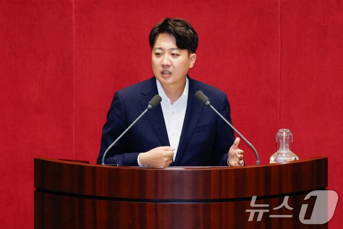 [사진] 이준석, 방문진법 개정안 무제한 토론