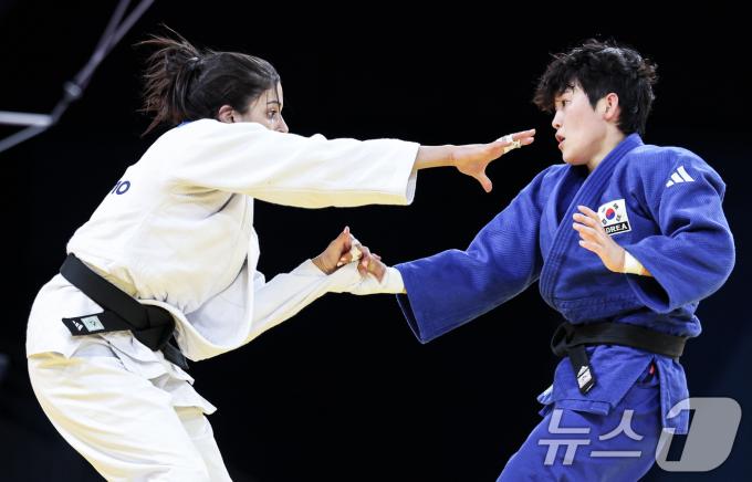 [사진] 정예린 '기회를 찾아서'