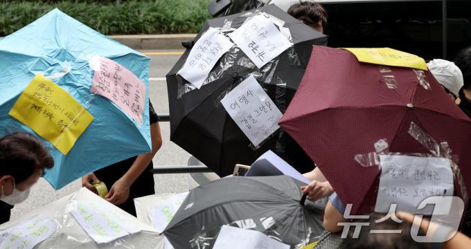[사진] 큐텐 본사에서 대책 촉구하는 티몬·위메프 피해자들