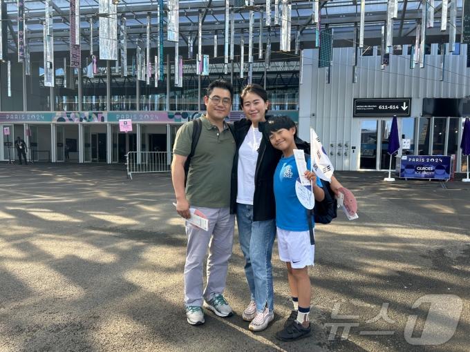 28일(한국시간) 한국과 슬로베니아의 2024 파리 올림픽 조별리그 2차전을 앞두고 경기가 열리는 프랑스 파리의 파리 사우스 아레나6에 한국인 응원객이 몰려들었다. 2024. 7.28/뉴스1 ⓒ News1 문대현 기자