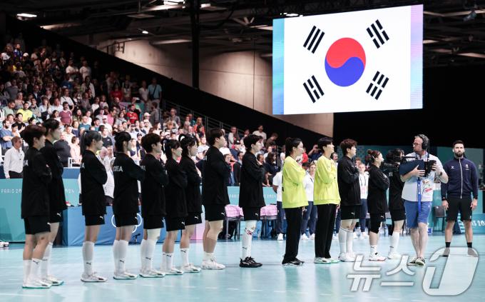 [사진] 승리 다짐하는 대한민국 여자 핸드볼 선수들