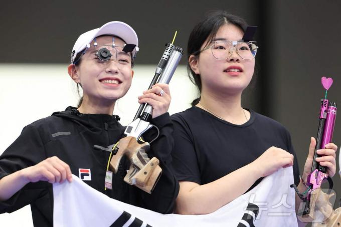 [사진] 여자사격 일냈다…'金銀' 동반 명중, 오예진 1위·김예지 2위