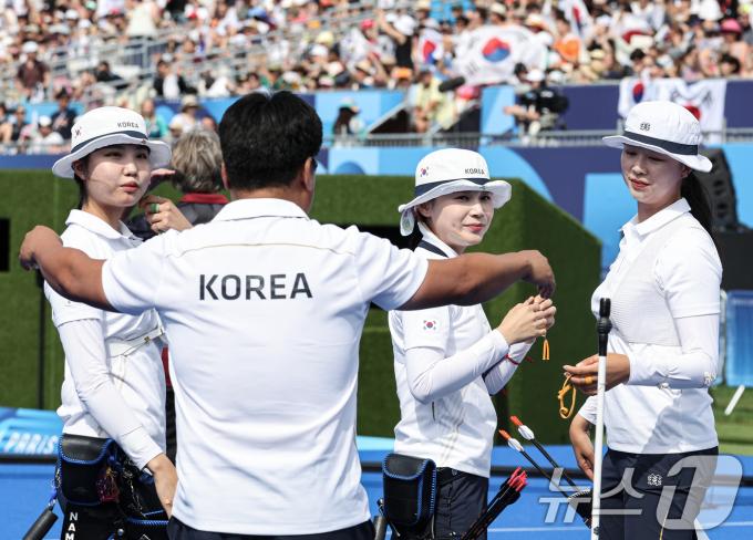 [사진] 여자 양궁대표팀 '위기 넘어 결승전으로'