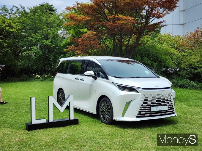 렉서스의 플래그십 MPV, LM 500h/사진=박찬규 기자