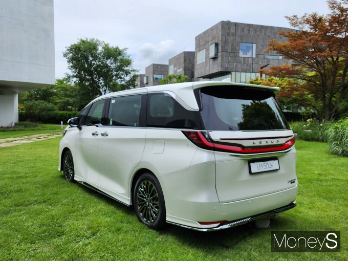 렉서스의 플래그십 MPV, LM 500h/사진=박찬규 기자