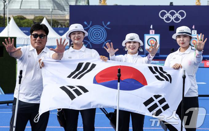 [사진] '10연패 퍼포먼스' 선보이는 양궁대표팀