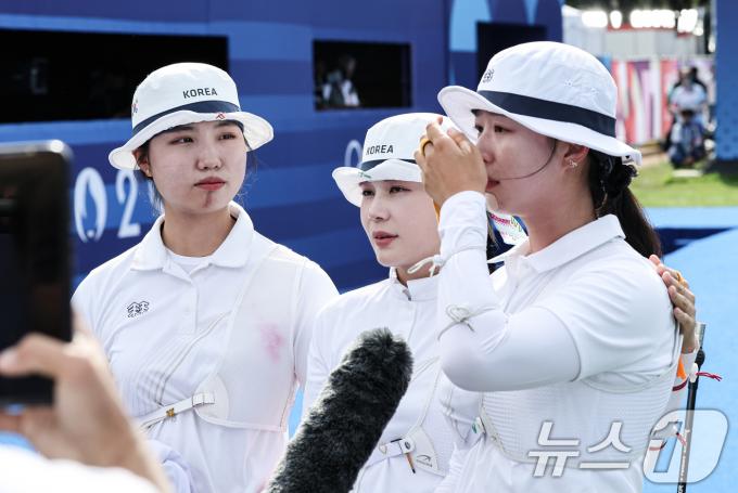[사진] 눈물 흘리는 임시현
