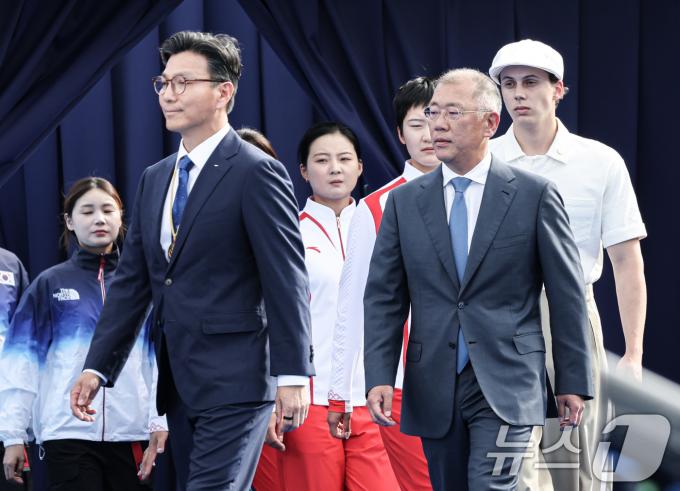 [사진] 여자 양궁 시상자로 참석하는 정의선 회장·김재열 국제올림픽위원회(IOC) 위원