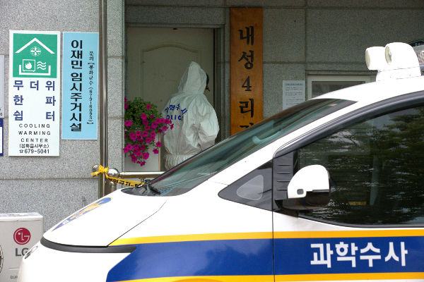 '봉화 농약 사건' 수사팀이 의식을 회복한 피해 할머니들과 대면조사를 실시하며 수사에 가속을 가할 전망이다. 사진은 지난 17일 경북 봉화군 봉화읍 내성4리 사건 현장. /사진=뉴스1