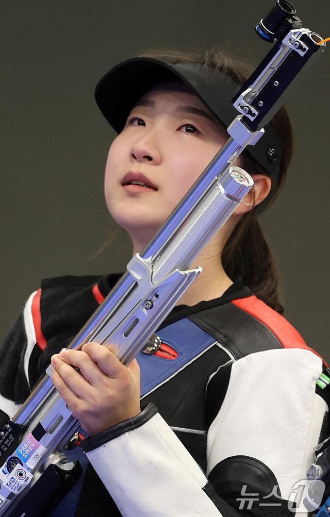 [사진] 눈물 맺힌 반효진, 100번째 금메달 명중