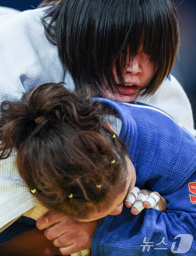 [사진] 허미미 '기술 시도'