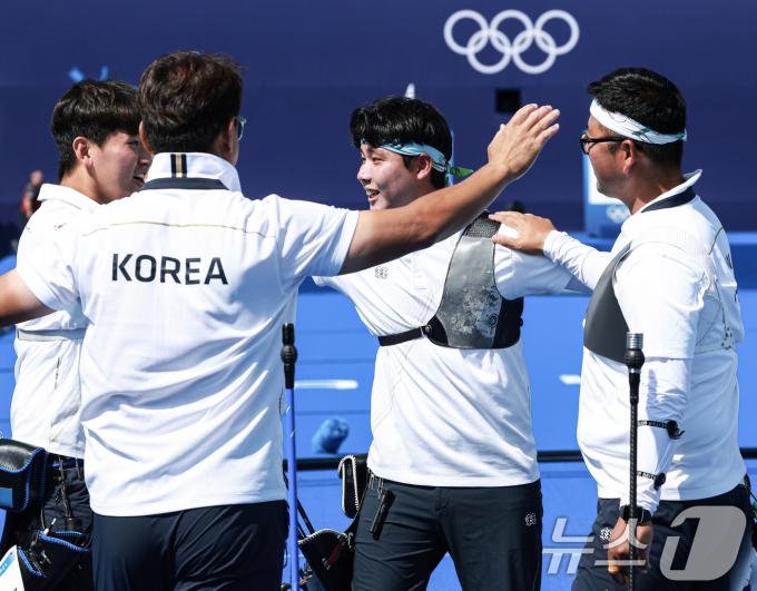 [사진] 승리거둔 남자 양궁대표팀