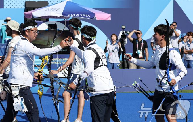 [사진] 남자 양궁대표팀 '포효'