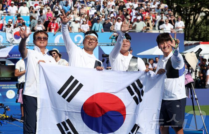 [사진] 남자 양궁대표팀, 올림픽 3연패 달성
