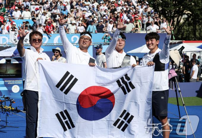 [사진] 남자 양궁대표팀 '올림픽 단체전 3연패 달성'