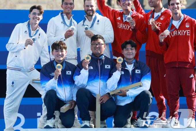 [사진] 올림픽 단체전 3연패 달성한 남자 양궁대표팀