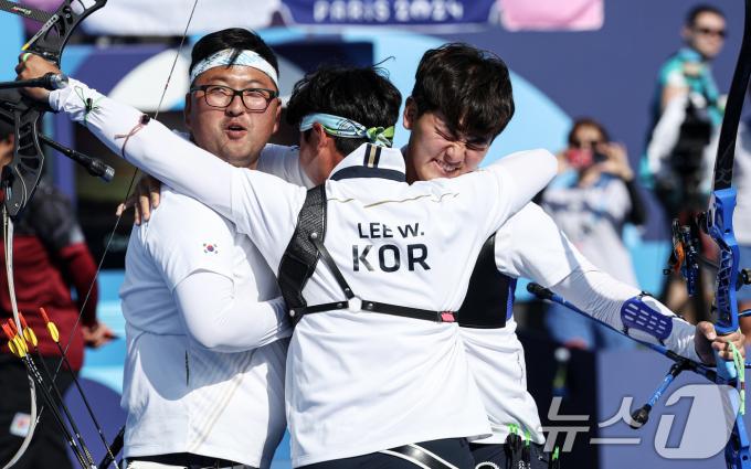 [사진] 남자 양궁 대표팀 '대한민국 101번째 金 주인공'