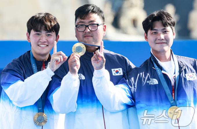 [사진] 남자 양궁대표팀 '101번째 금메달'