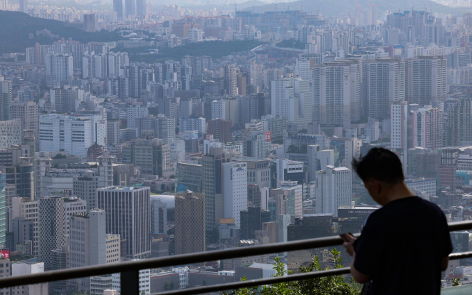 수도권 부동산시장이 과열 조짐을 보이는 가운데 올 들어 지방 큰손들이 서울 강남3구 아파트 매물을 쓸어 담은 것으로 나타났다. 사진은 서울시내 한 아파트 밀집 지역. /사진=뉴시스