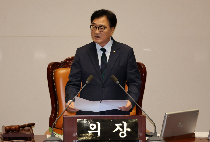 우원식 국회의장이 윤석열 대통령에게 방송4법 거부권 행사에 신중함을 요청했다. 사진은 우 의장이 30일 서울 여의도 국회에서 열린 제416회 국회(임시회) 제1차 본회의에서 한국교육방송공사법 일부개정법률안에 대한 가결 선언을 한 뒤 발언하는 모습. /사진=뉴시스 