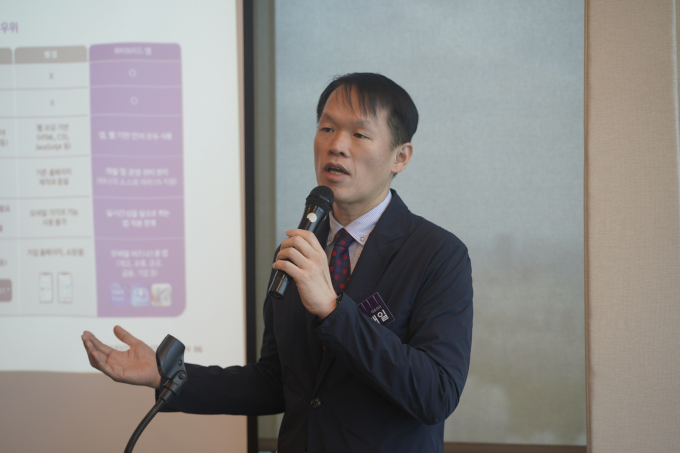 사진은 지난 30일 서울 여의도 63빌딩에서 IPO(기업공개) 기자간담회를 진행하는 권태일 유라클 대표. /사진=서울IR