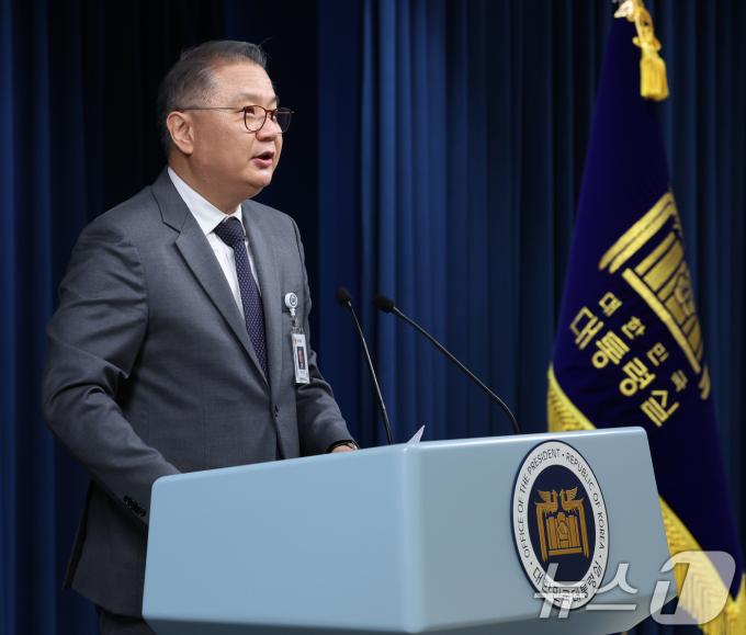 [사진] 박상욱 과학기술수석, 윤석열 대통령의 앤드류 응 교수 접견 관련 브리핑