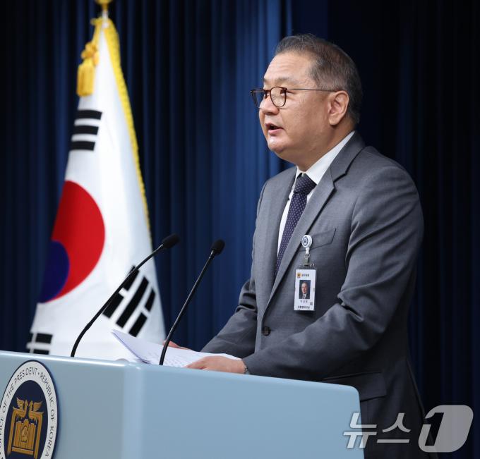 [사진] 박상욱 과학기술수석, 윤석열 대통령의 앤드류 응 교수 접견 관련 브리핑