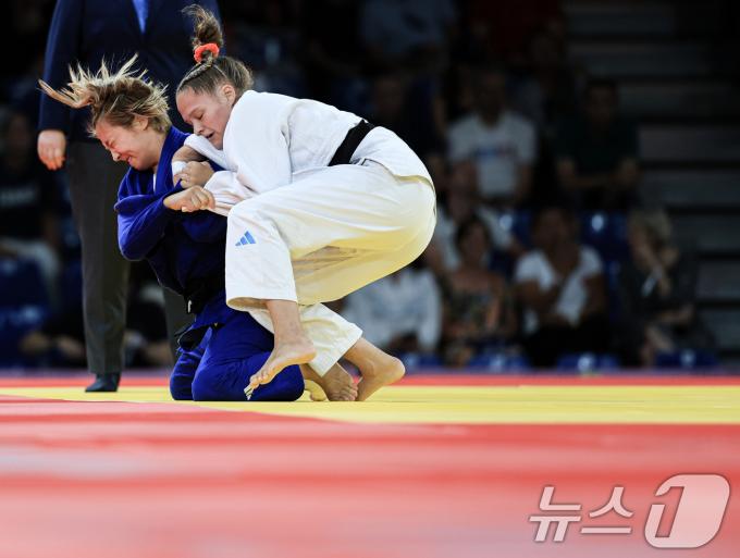 [사진] 김지수 '힘을 줘'