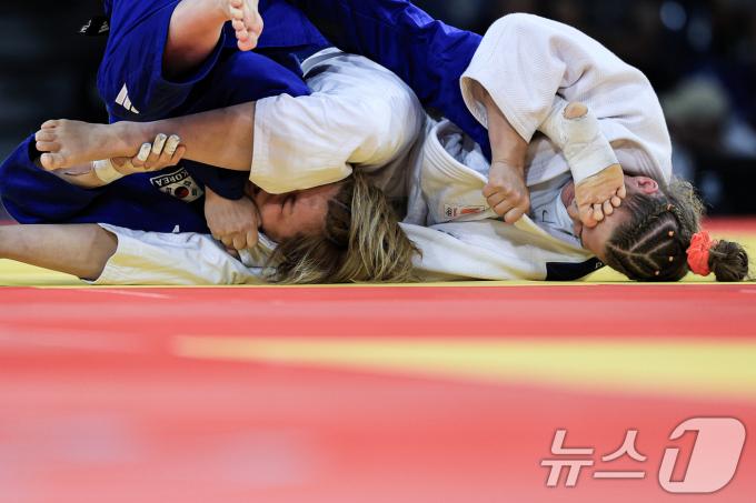 [사진] 김지수 '버텨야 한다'