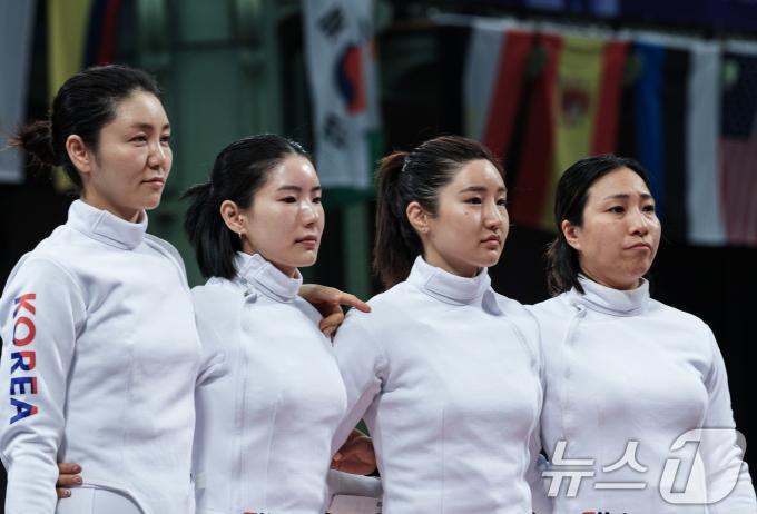 [사진] 올림픽 무대 출격한 여자 펜싱 대표팀