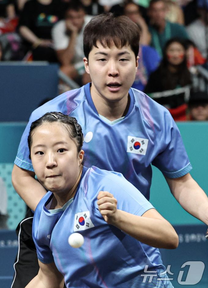 [사진] 신유빈 '내가 막을게'