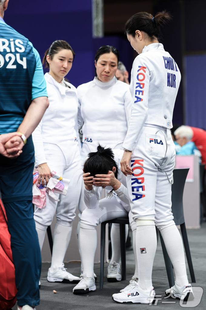 [사진] 아쉬운 여자 펜싱 대표팀