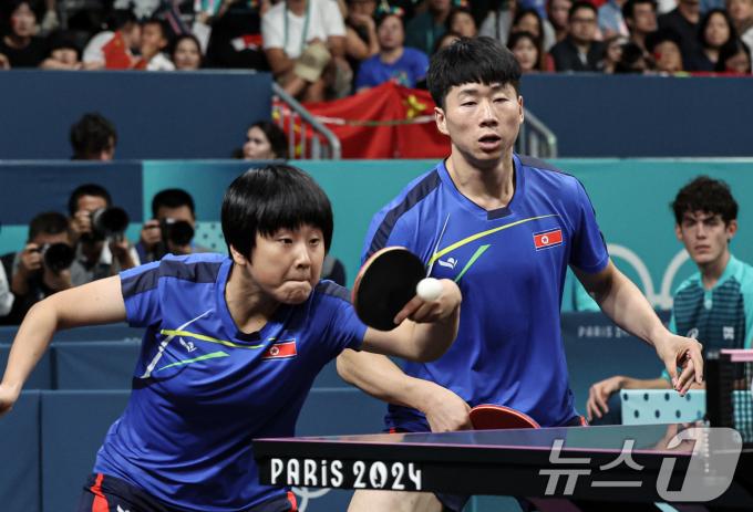 [사진] 결승전 출격한 北 리종식·김금용