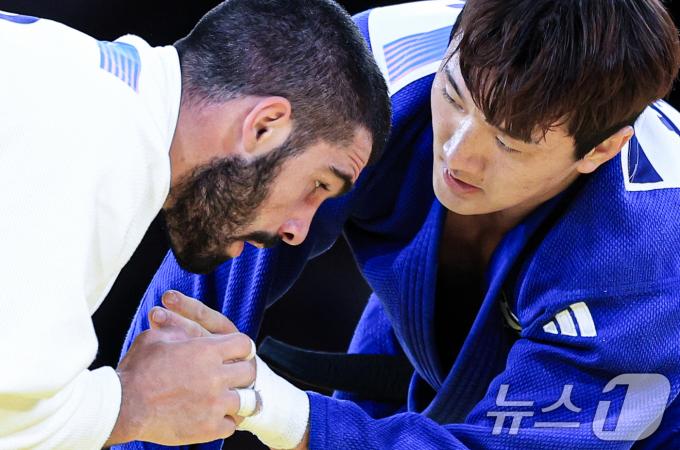 [사진] 이준환 '빈틈을 찾아라'