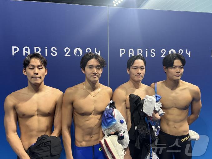 2024 파리 올림픽 계영 800m 결선 진출을 일군 경영 대표팀. 왼쪽부터 김영현, 김우민, 이유연, 이호준. 2024.7.30/뉴스1 ⓒ News1 이상철 기자