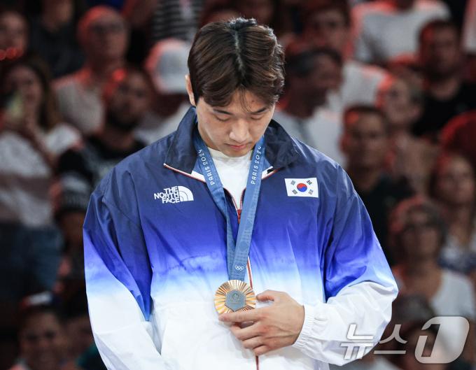 [사진] 이준환 '동메달 목에 걸고'