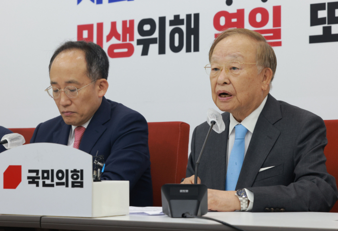 손경식 한국경영자총협회장이 29일 오후 서울 여의도 국회 추경호 국민의힘 원내대표실을 찾아 노동조합법 개정안(노란봉투법) 저지를 호소하고 있다 /사진=뉴스1 