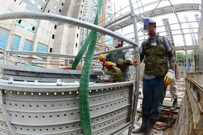 고용부가 상반기 근로감독 결과를 발표했다. 사진은 서울시내 한 아파트 건설현장. 사진은 기사 내용과 관련 없음. /사진=뉴시스