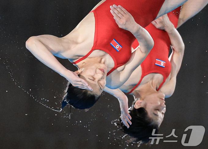 [사진] 北 조진미·김미래 '완벽하게'