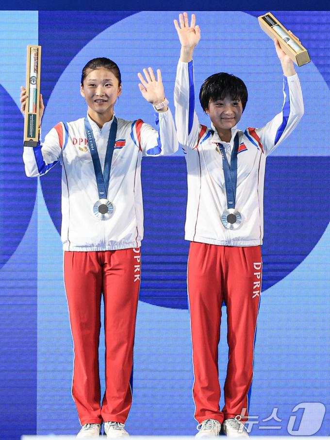 [사진] 北 조진미·김미래 '은메달의 주인공'
