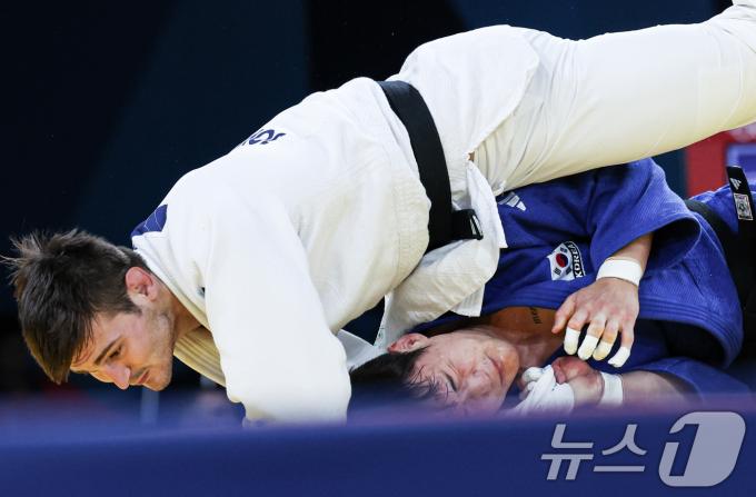 [사진] 한주엽 '버텨라'