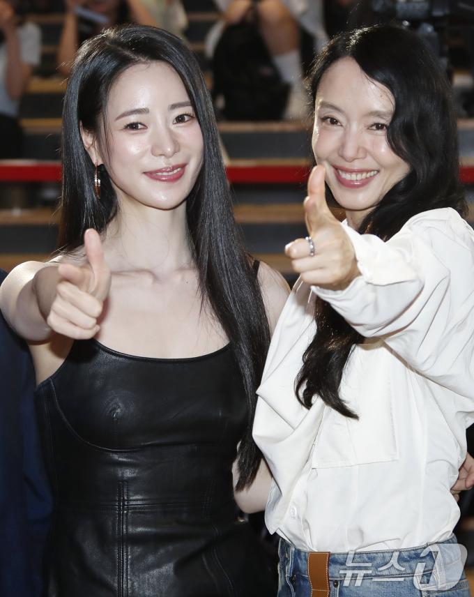 [사진] 임지연·전도연, 탕 탕 관객들의 심장을 저격하겠습니다