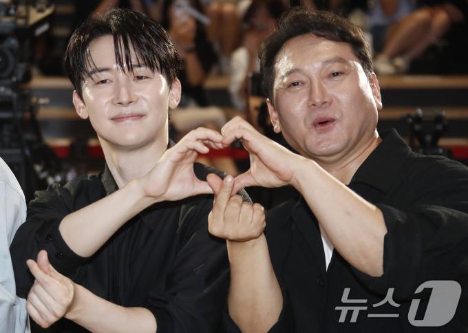 [사진] 김준한·정만식 '리볼버'는 사랑입니다