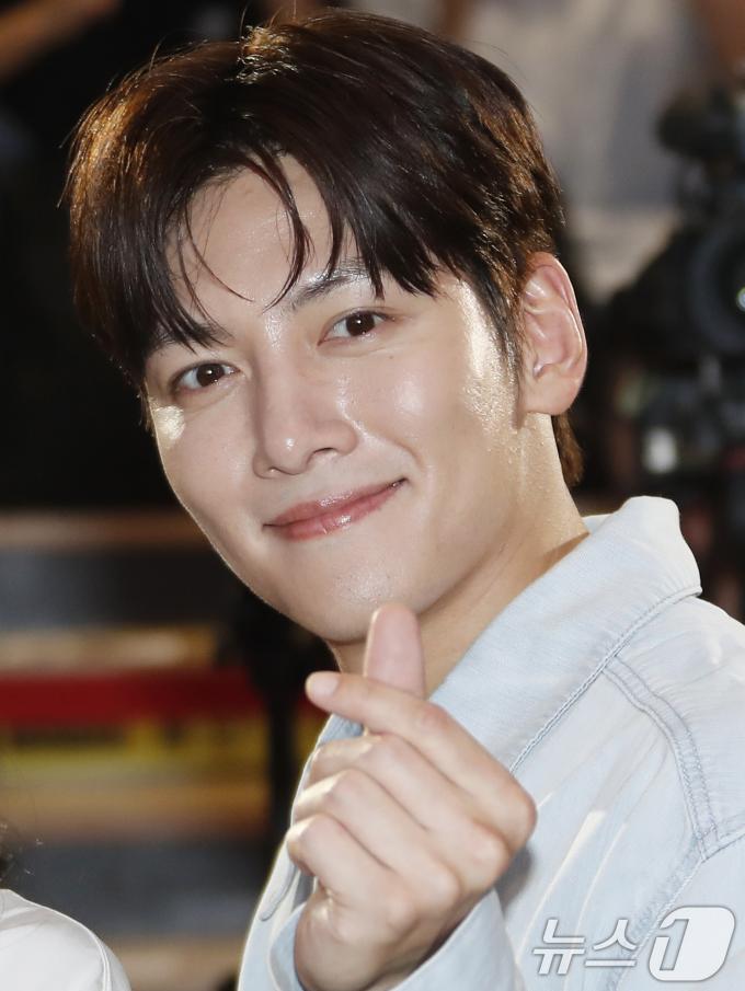 [사진] 지창욱, 꿀 떨어지는 하트