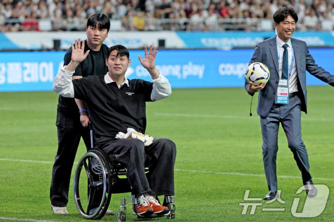 [사진] 오랜만에 그라운드 위에 선 유연수