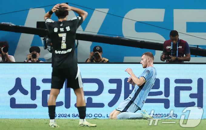 [사진] 선취골 넣고 세리머니하는 클루셉스키