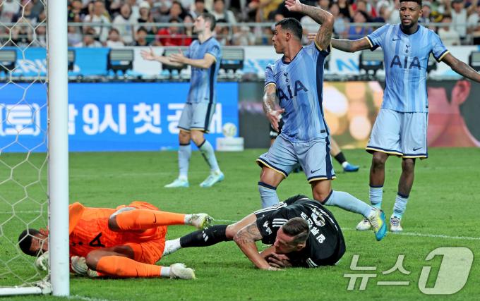 [사진] 일류첸코 '전광석화 헤더골'